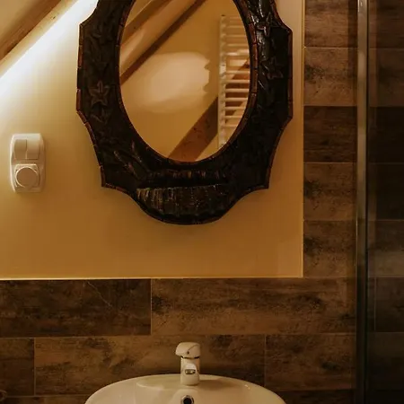 Stara Szkola Nad Jeziorem * Czarne (Goldap)