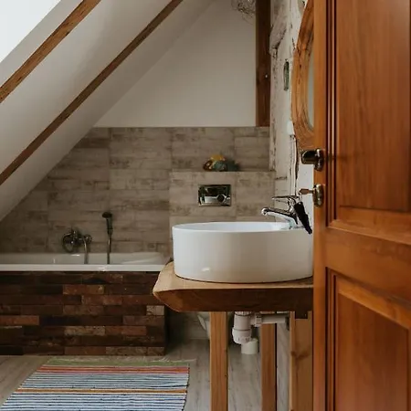 Stara Szkola Nad Jeziorem