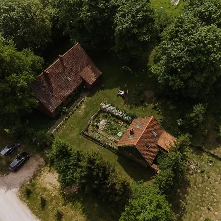 Stara Szkola Nad Jeziorem *