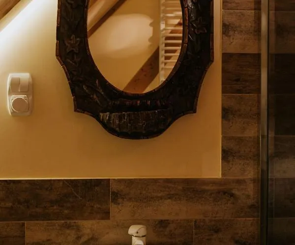 Stara Szkola Nad Jeziorem * Czarne (Goldap)