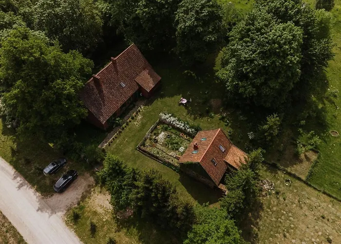 Stara Szkola Nad Jeziorem *