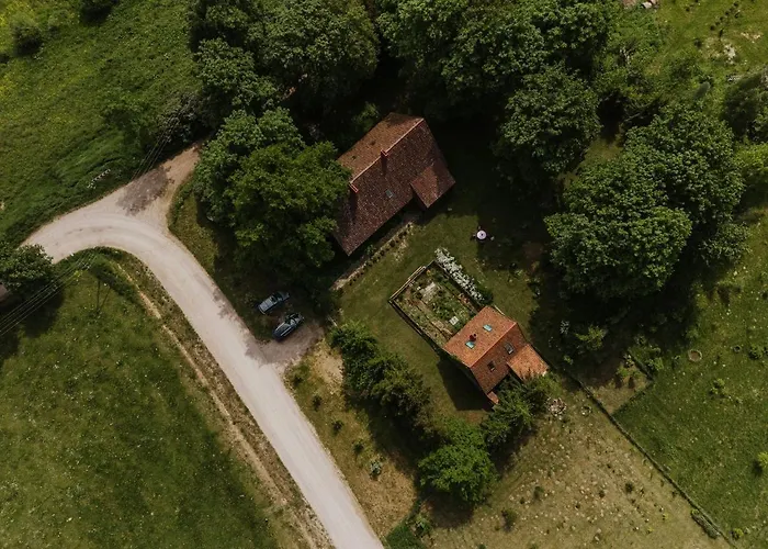 Stara Szkola Nad Jeziorem