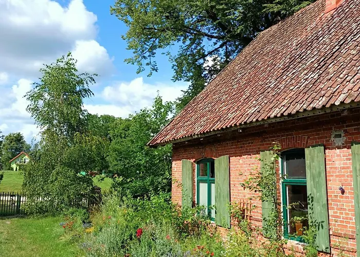 Stara Szkola Nad Jeziorem *
